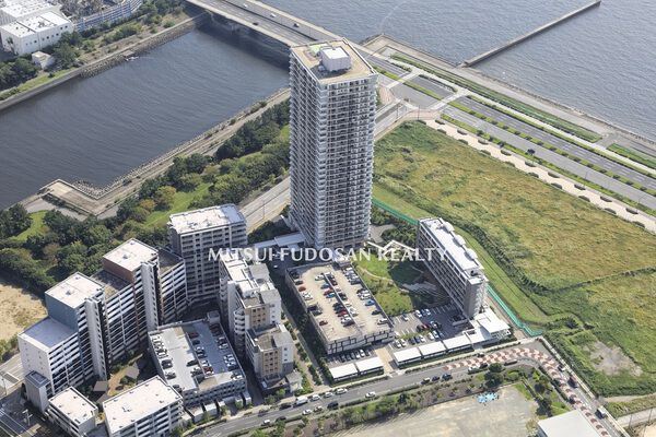 【THE幕張BAYFRONT TOWER&RESIDENCE】空撮からの外観写真です 【THE幕張BAYFRONT TOWER&RESIDENCE】空撮からの外観写真です