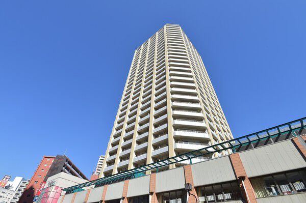 【キャメリアタワー川口】採光のよい南側。上層部になるほど眺望が開けます。		