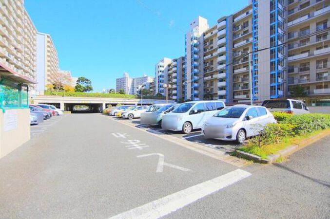 【検見川マリンタウン団地】敷地内平置駐車場 【検見川マリンタウン団地】敷地内平置駐車場